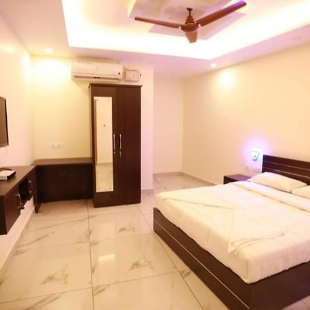 Aman Residency Hotell Thodupuzha Exteriör bild