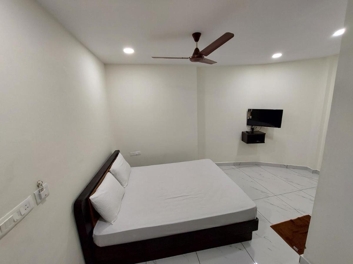 Aman Residency Hotell Thodupuzha Exteriör bild