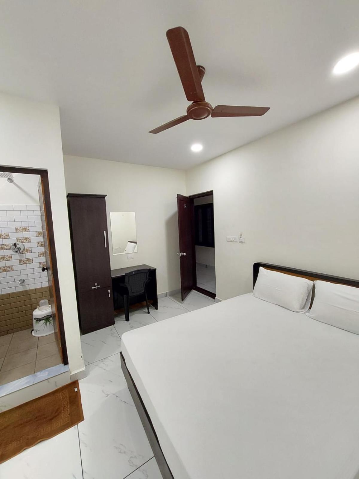 Aman Residency Hotell Thodupuzha Exteriör bild
